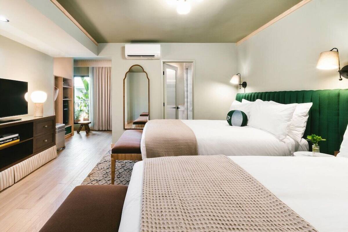 Bộ đồ giường kháng dị ứng, nệm có lớp đệm bông, minibar 