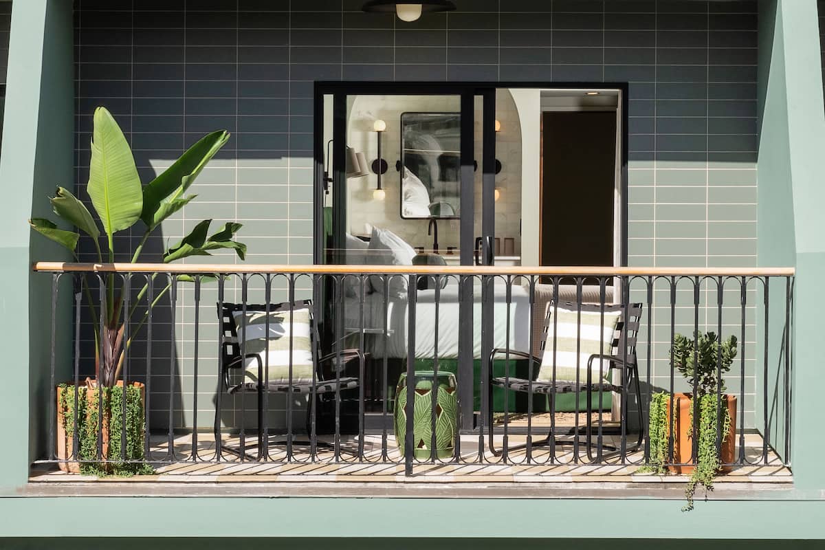 Hypo-allergenic bedding, Select Comfort beds, minibar, in-room safe