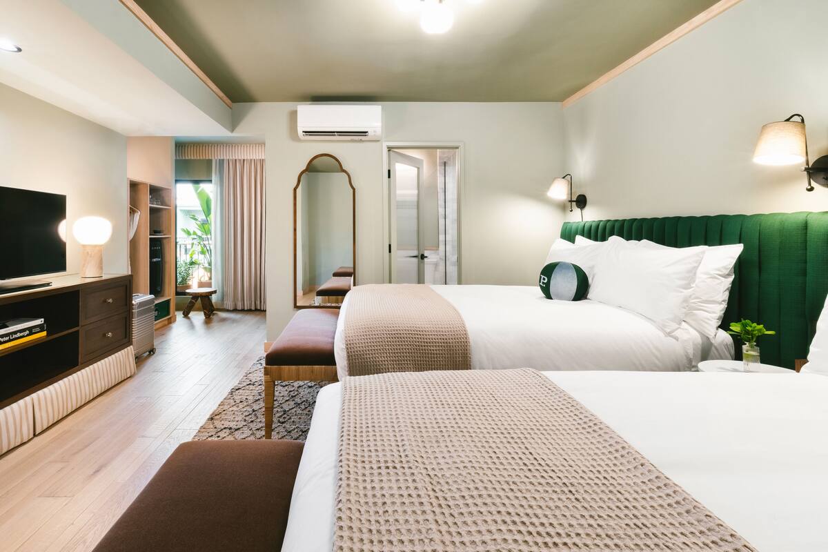 Phòng, 2 giường đôi (The Double) | Bộ đồ giường kháng dị ứng, nệm có lớp đệm bông, minibar 