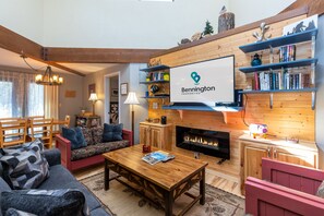 Smart TV, fireplace, video games, DVD player - LUPI01 - Great for Families, Dog Friendly, AC, Fireplace, Hot Tub (Sunriver)