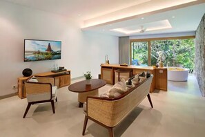 Living area - UB1006 - Suite Room Forest View in Ubud (Bali)