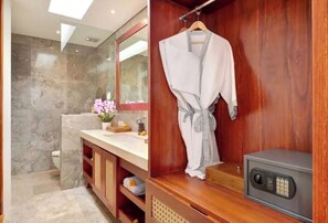 Enjoy a refreshing bathroom with a bathtub, sink, and large mirror.