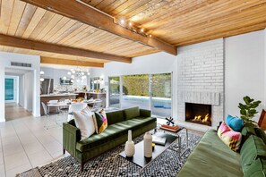 Smart TV, fireplace, stereo