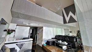 Reception - HANZ The Moon Hotel 1 (Ho Chi Minh City)