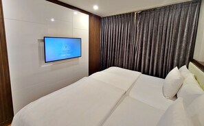 Chambre supérieure double | Bureau, espace de travail pour ordinateurs portables