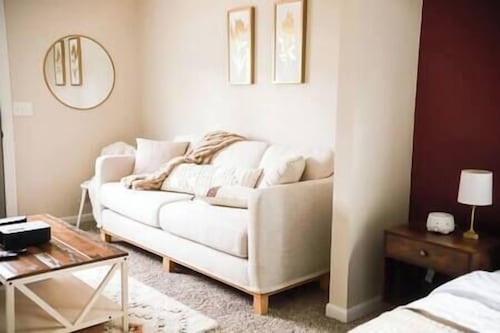 Hill Road studio close to Downtown Boise