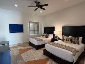 5 dormitoris, caixa forta a l'habitació i planxa i posts de planxar 