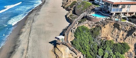 In Strandnähe, Liegestühle, Strandtücher