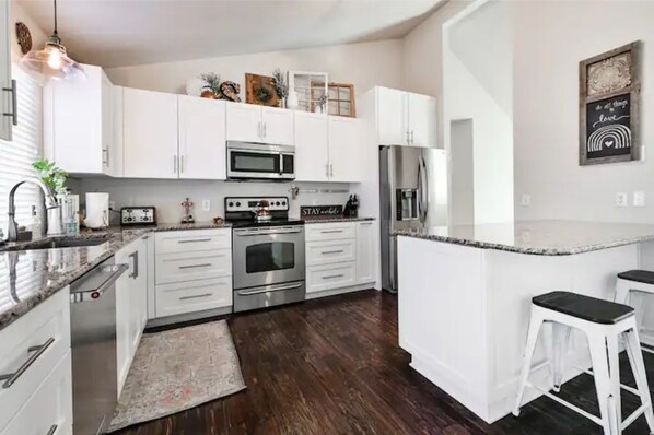 Private kitchen - Get-away to The Good Life! (Papillion)