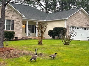 Exterior - Pristine Pinehurst #6 home - Gated backyard - 2 min to courses. Handicap Access (Pinehurst)