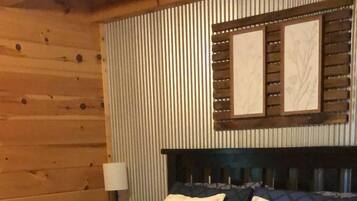 2 bedrooms, iron/ironing board, bed sheets