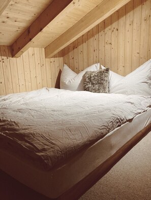 3 makuuhuonetta, vauvan matkasänky, ilmainen Wi-Fi, vuodevaatteet