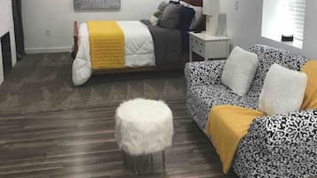 Desk, iron/ironing board, WiFi