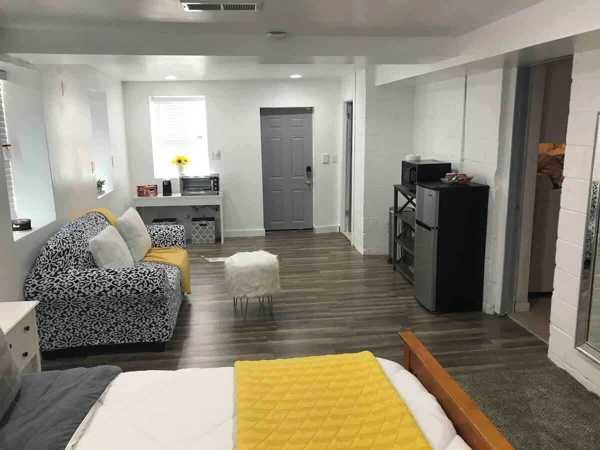 Bureau, fer et planche à repasser, Wi-Fi