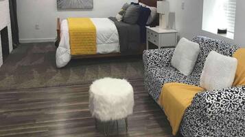 Desk, iron/ironing board, WiFi