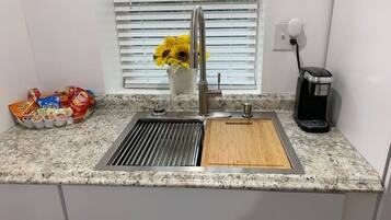 Fridge, microwave, oven, coffee/tea maker