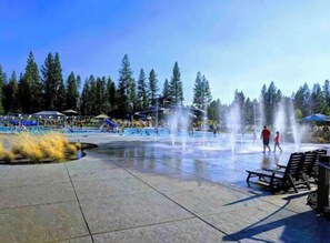 Pool - The Birch Abode: Spacious & Serene, Sleeps 8, SHARC included, Dog Friendly! (Sunriver)