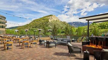 تناول الطعام بالخارج