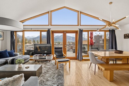 Family Matters | Private Hot Tub | Fenced Backyard