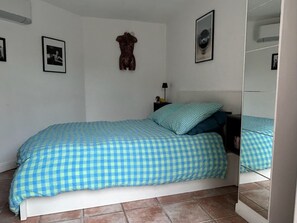 2 bedrooms, desk, iron/ironing board, free WiFi