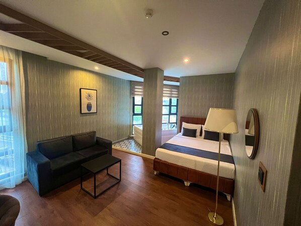 华丽开间套房 | 防过敏的被褥、Select Comfort 床、办公桌、笔记本电脑工作区