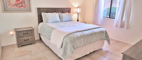 3 bedrooms, desk, iron/ironing board, free WiFi