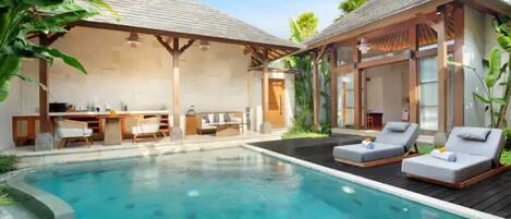 حمّام سباحة خارجي