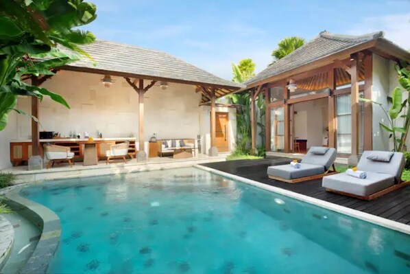 Outdoor pool - UB2002 - 2 Bedroom Private Villa Ubud (Bali)