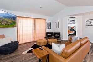 2 habitaciones, tabla de planchar con plancha, wifi y ropa de cama 