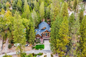 Exterior - Luxe lakefront lodge with amazing view, dock & beach near skiing & golf (Bass Lake)