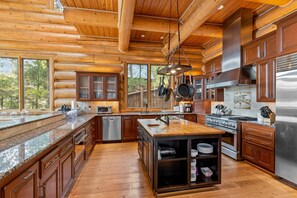 冰箱、微波炉、烤箱、炉灶