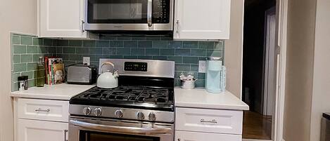 Refrigerador, microondas, horno, placa de cocina