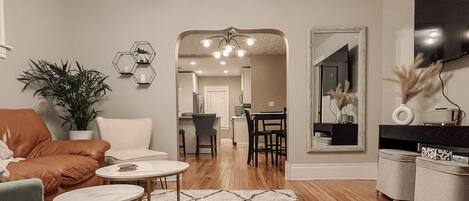 Smart-tv, bøger, kontorer