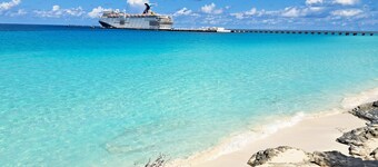 Steps from beach and infinity pool, Golf Cart Optional 