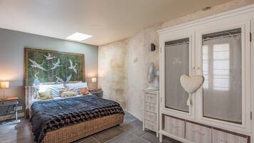 2 habitaciones, tabla de planchar con plancha, wifi y ropa de cama