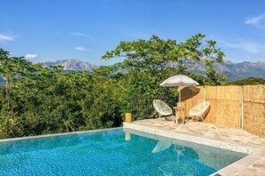 An infinity pool - Villa Vrmac - Three Bedroom Villa, Sleeps 6 (Ðuraševici)