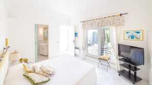 3 slaapkamers, een strijkplank/strijkijzer, gratis wifi, beddengoed