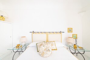 3 chambres, fer et planche à repasser, accès au Wi-Fi (inclus)