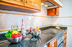 Fridge, microwave, oven, dishwasher - House near beach Nenufars with mountain views (Alcúdia)