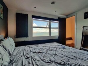 8 bedrooms, iron/ironing board, WiFi, bed sheets