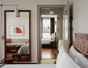 Egyptian cotton sheets, premium bedding, down comforters, pillowtop beds - Nine Orchard (New York)