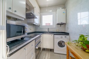 Fridge, microwave, oven, coffee/tea maker