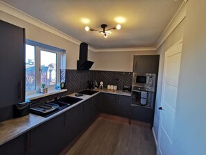 Fridge, microwave, oven, stovetop - (Maritime Quarter)