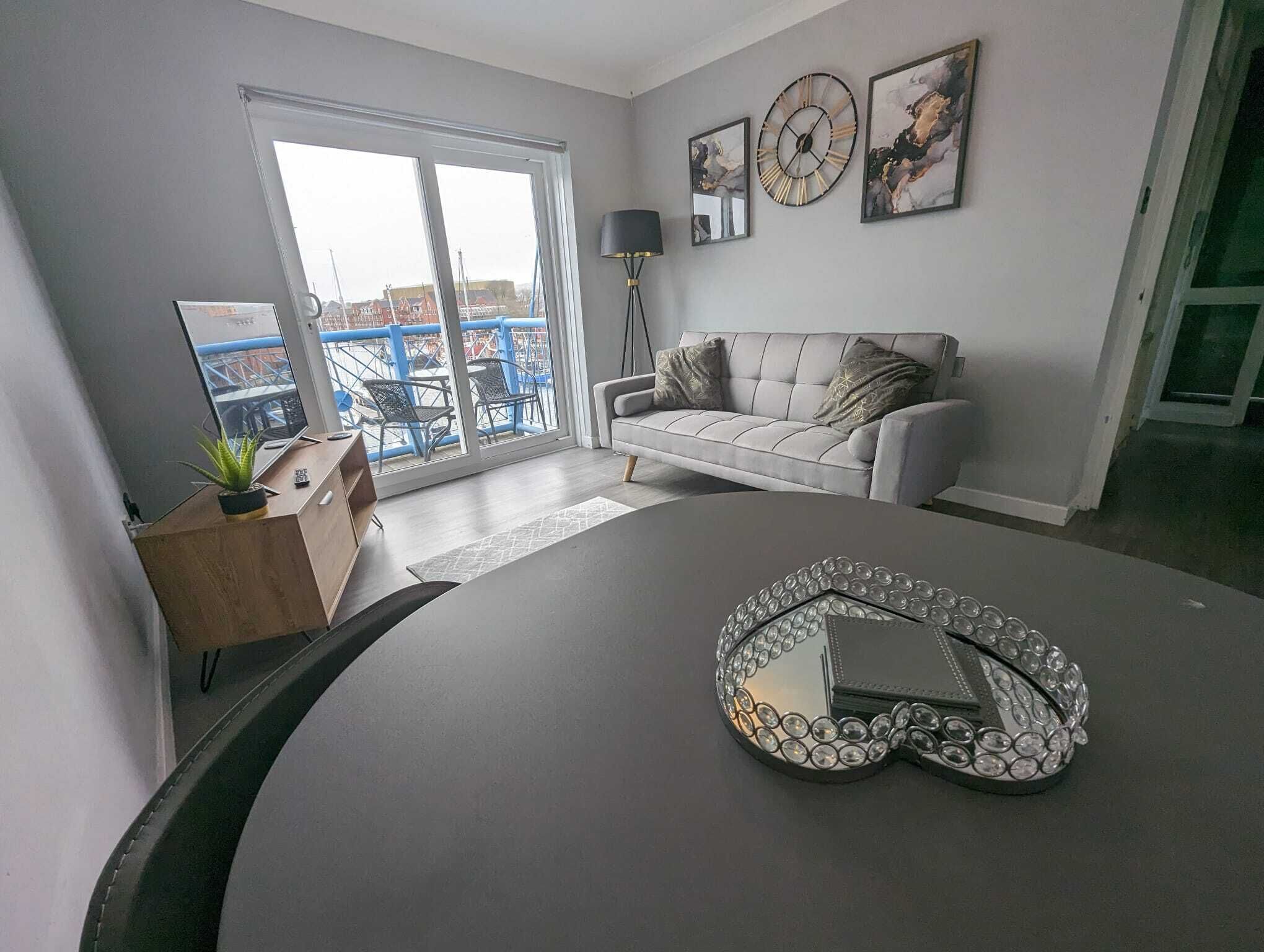 TV, Netflix, streaming services