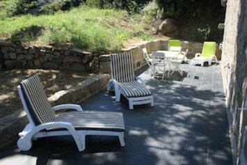 La terrasse à côté de l'appartement