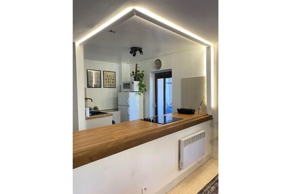 Fridge, microwave, oven, stovetop - Short Walk to Gondola and Thermals! (Brides-les-Bains)