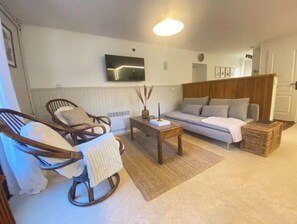 Smart TV - Short Walk to Gondola and Thermals! (Brides-les-Bains)