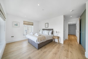 3 bedrooms, bed sheets