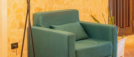 32-inch plasma TV with cable channels