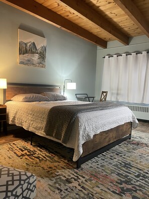 Deluxe Double Room | Living area